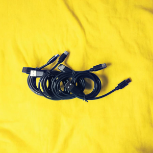 CABLE DE CARGA COLOR NEGRO